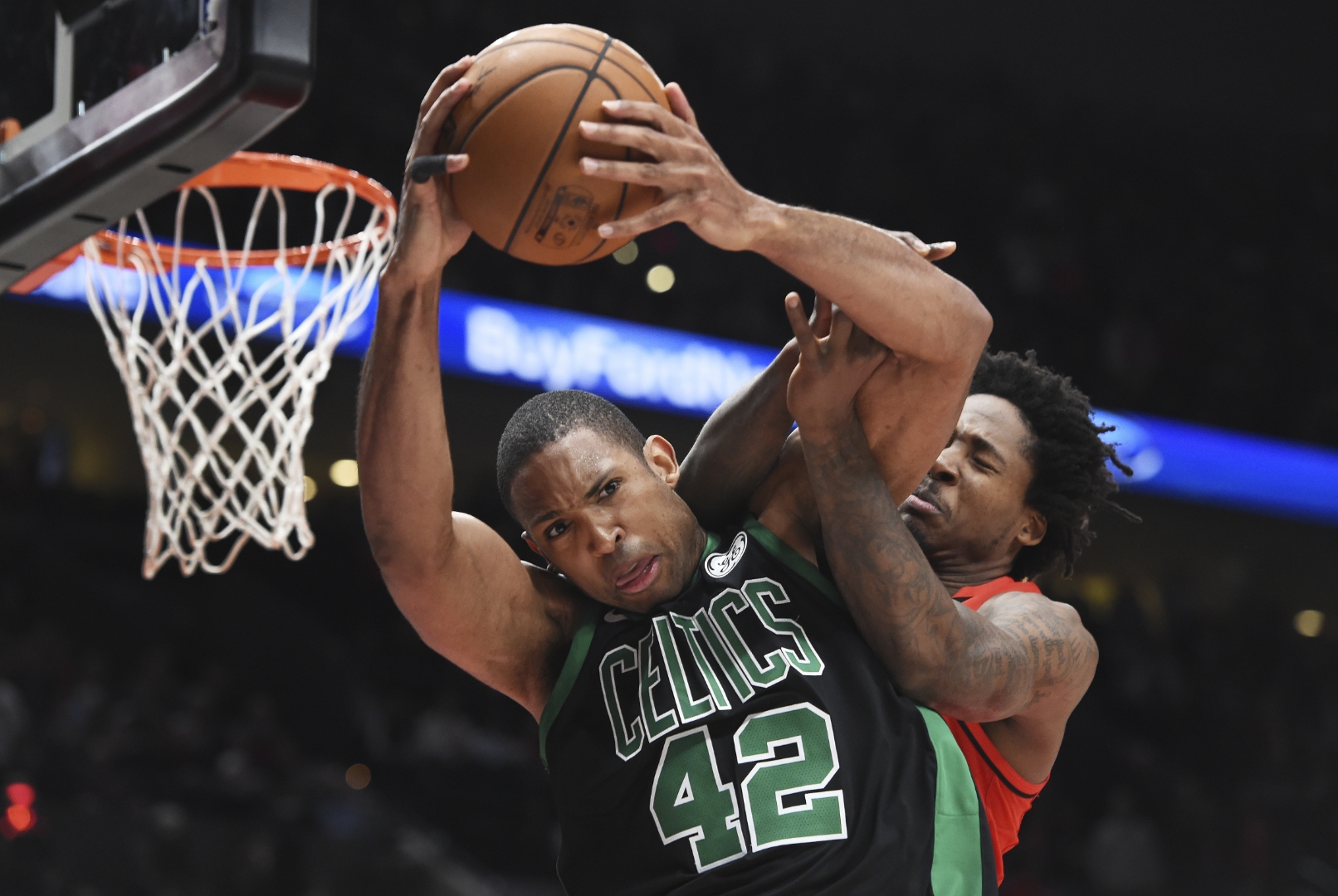 开拓者逆转独行侠,利拉德关键时刻发威 开拓者逆转独行侠,利拉德关键时刻发威