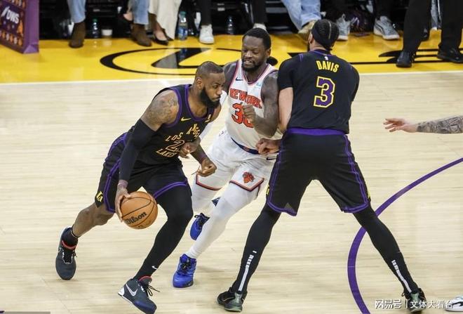 湖人主场不敌尼克斯,遭遇两连败 湖人主场不敌尼克斯,遭遇两连败