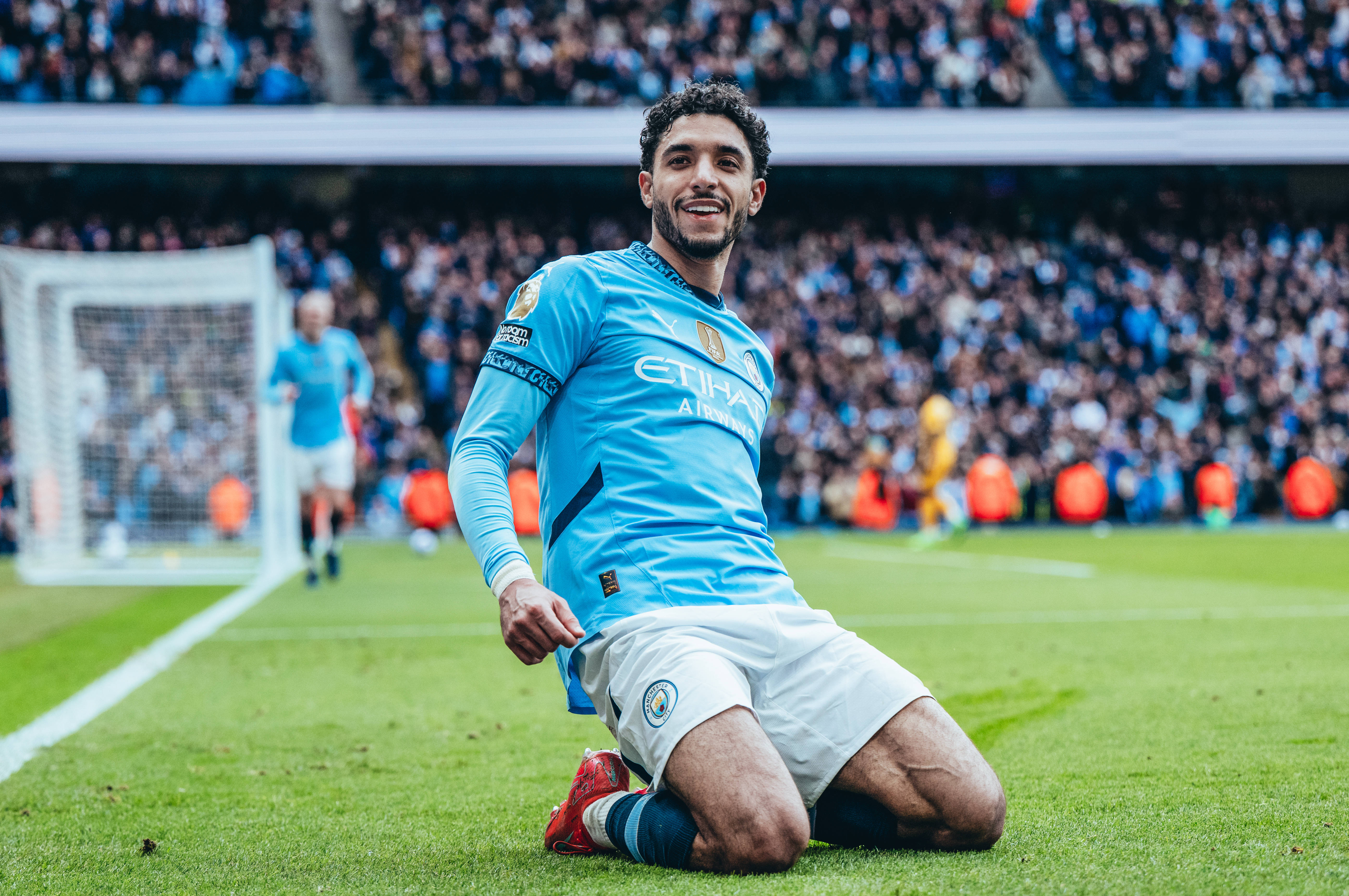 包含曼城憾平纽卡斯尔,仍以领先优势领跑的词条 包含曼城憾平纽卡斯尔,仍以领先优势领跑的词条